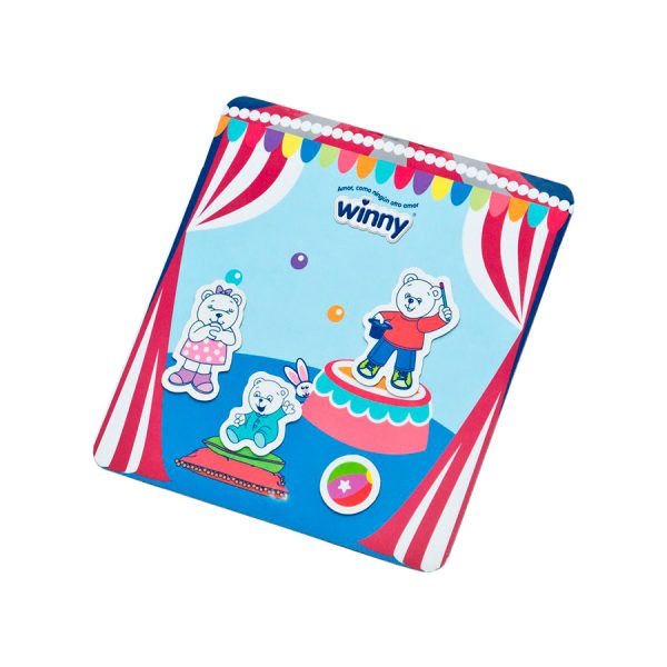 Juego promocional de armar tu cuento Winny con fichas magnéticas y tablero imantado para crear historias interactivas.