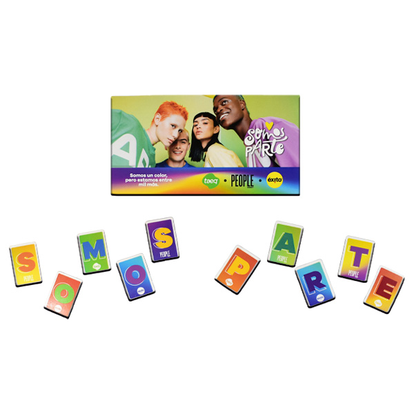 imanes coleccionables de la marca Éxito para la campaña "somos parte" con colores llamativos.