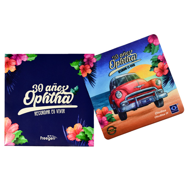 Paño de microfibra con motivos veraniegos de la marca OPHTA para celebración de los 30 años.