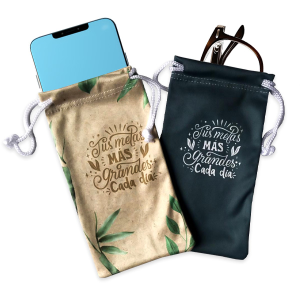 Estuche de microfibra con frases personalizadas "tus metas más grandes cada día".