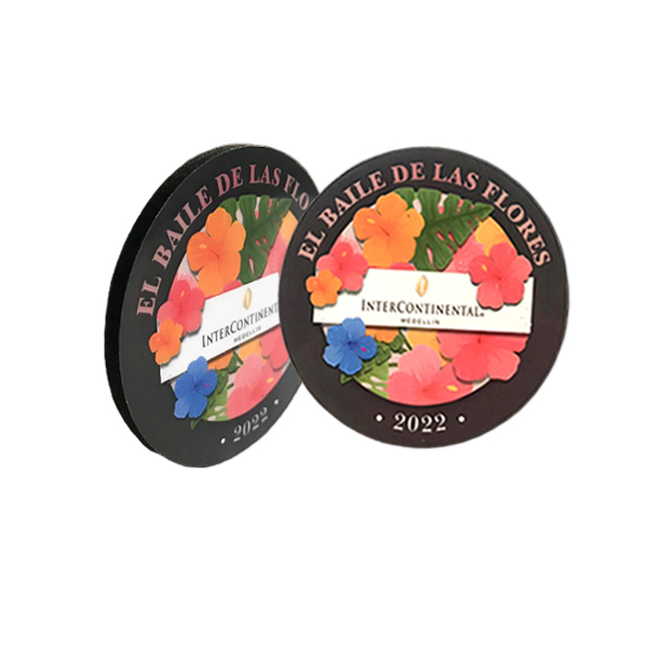 Imanes con volumen con diseño floral, con la marca intercontinental.