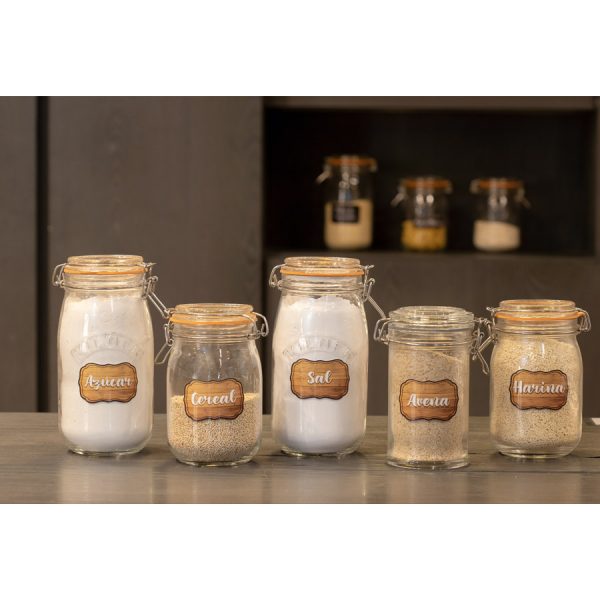 Adhesivos decorativos para marcar contenedores en la cocina con diseños rustico de madera.