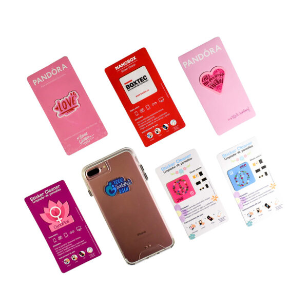 Sticker cleaners promocionales con diseños coloridos de marcas como Pandora y GynoPlus.