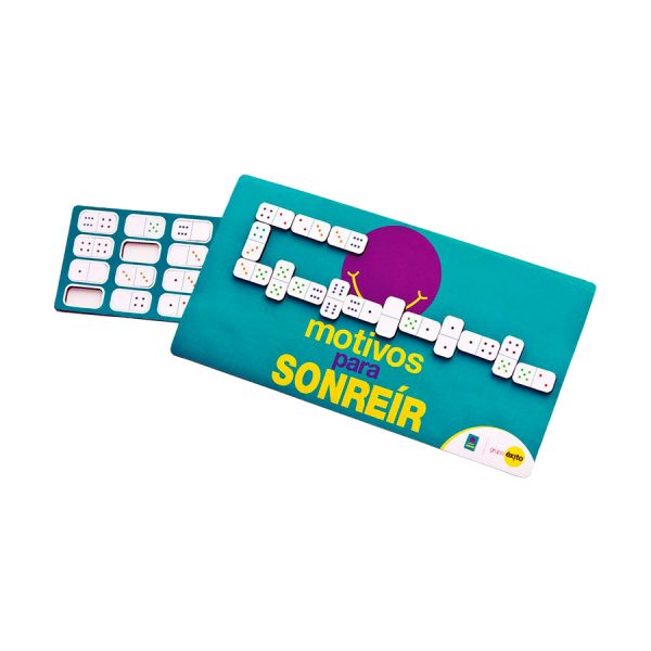 Dominó magnético promocional con el mensaje “Motivos para sonreír” sobre tablero turquesa y fichas imantadas blancas.