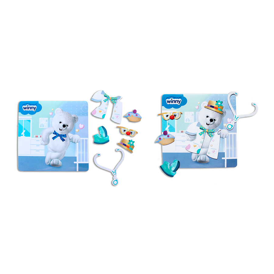 Juego magnético Arma tu cuento de osito Winny, colocando fichas sobre un tablero imantado.